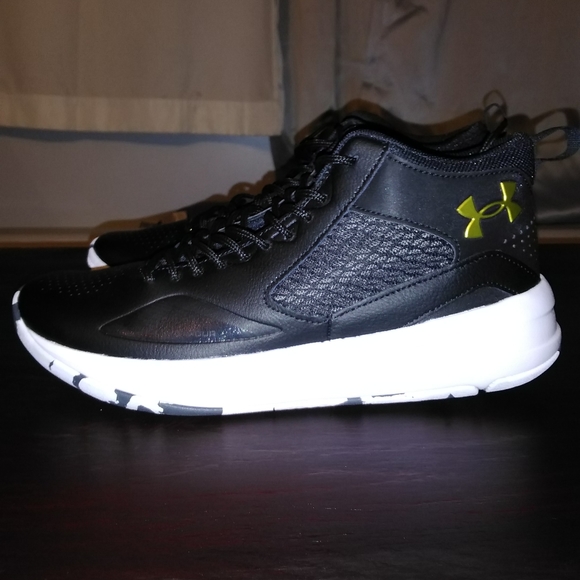 Men's size 10 basketball shoes - Picture 4 of 6